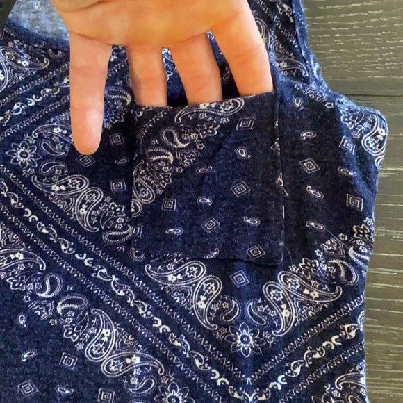 Blue bandana print tank top - Picture 3 of 4